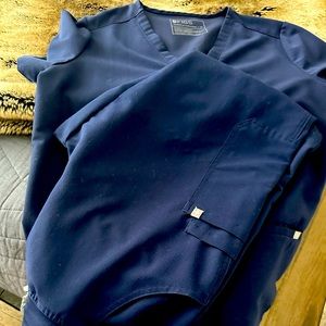 FIGS Technical Scrub Set